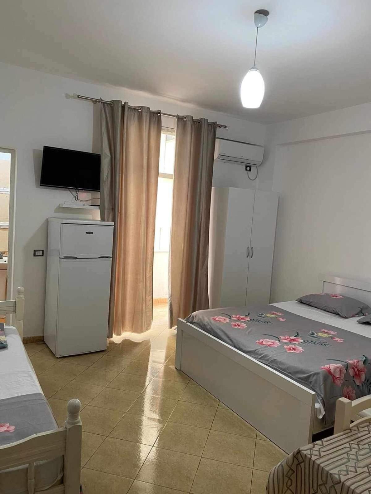 Elio'S Room Durrës Exteriör bild
