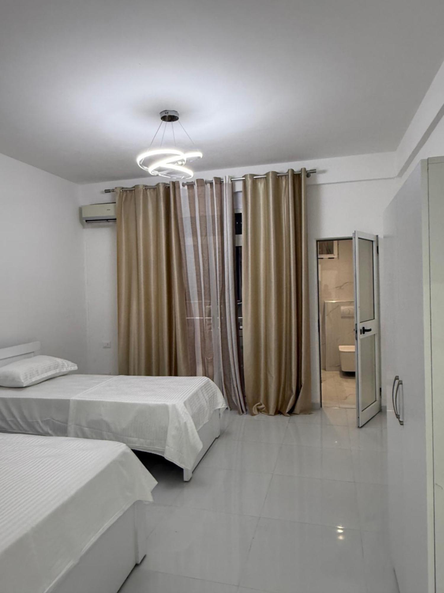 Elio'S Room Durrës Exteriör bild