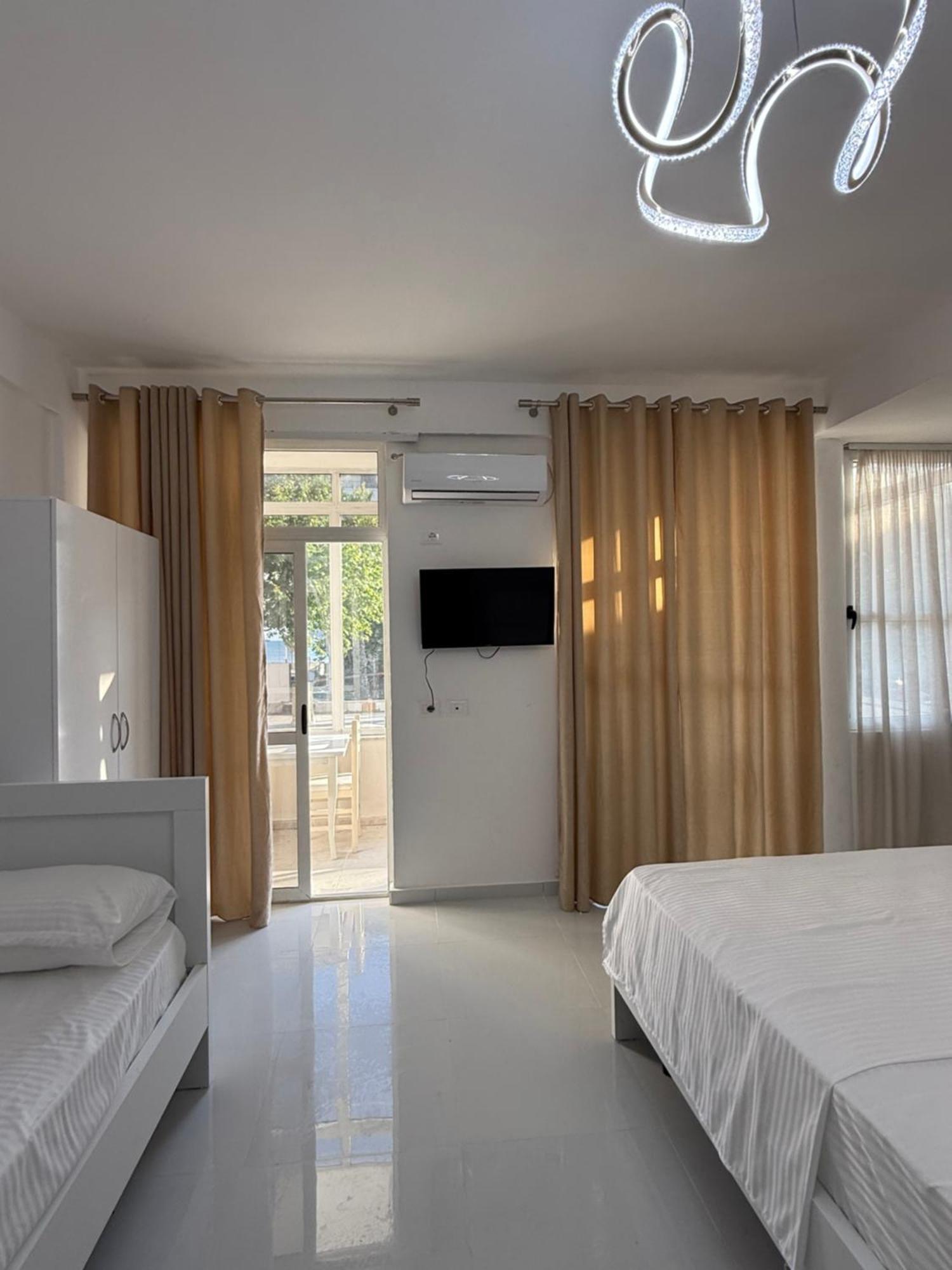 Elio'S Room Durrës Exteriör bild