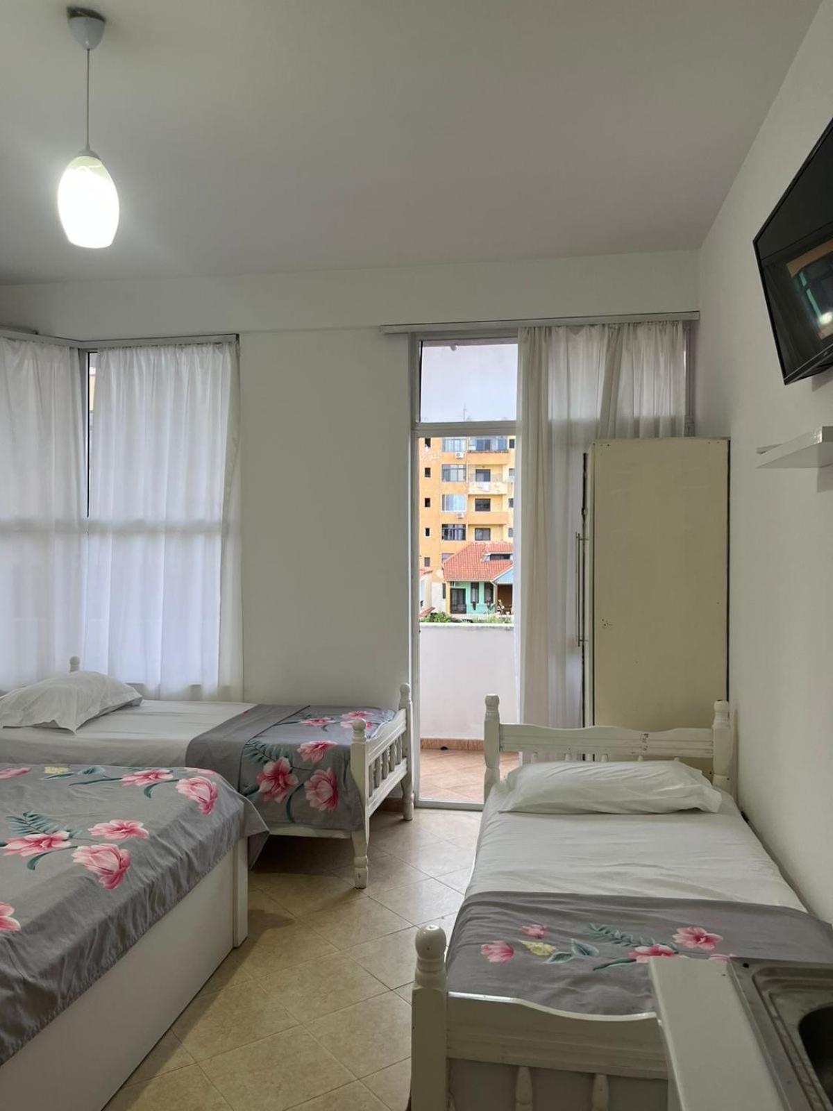 Elio'S Room Durrës Exteriör bild